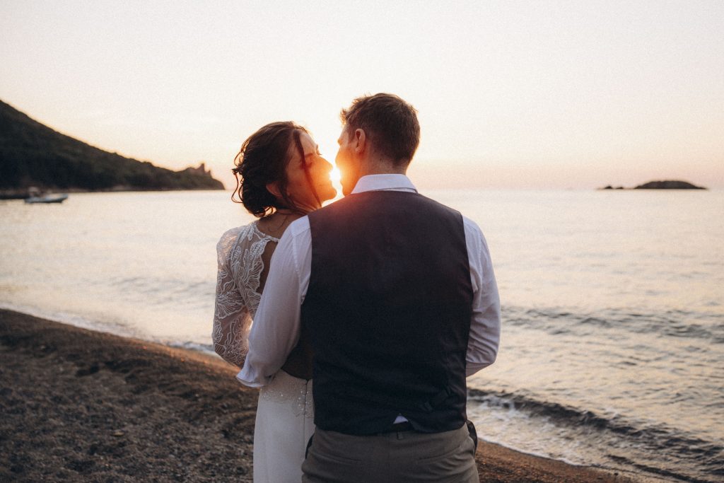 photographe-mariage-ajaccio-seance-couple-plage-corse